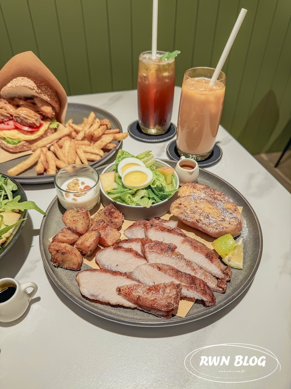 WHAT Brunch早午餐，嫩煎松阪豬