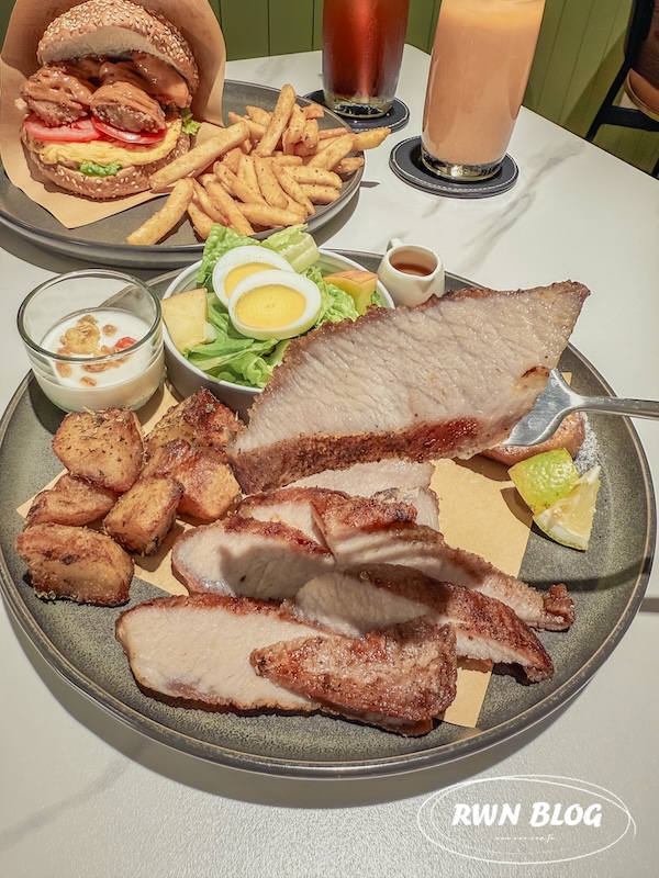 WHAT Brunch早午餐，嫩煎松阪豬
